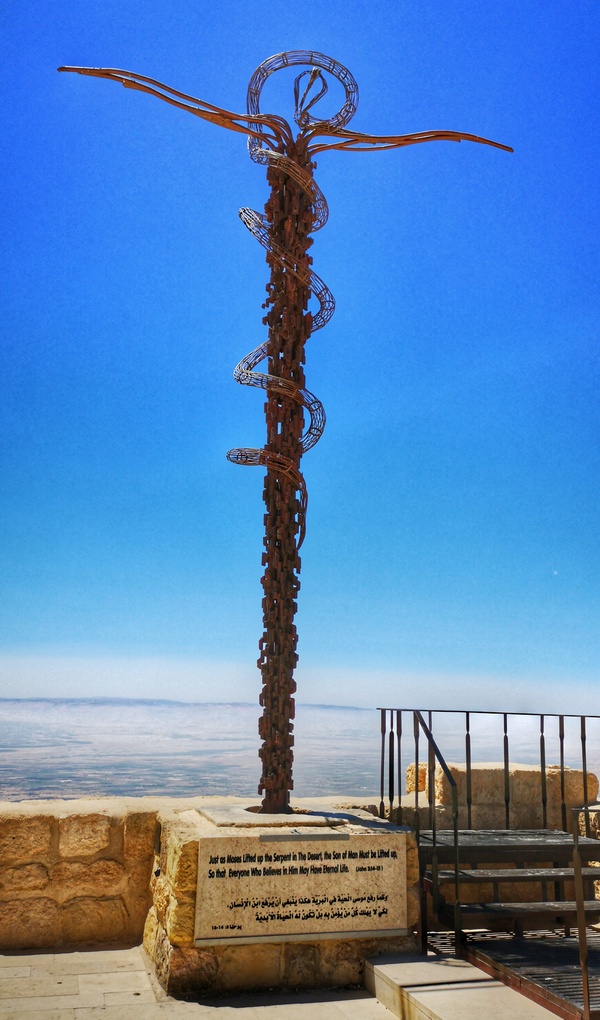 Modern monument of bronze serpent on Mt. Nebo. Photo: John Romano D'Orazio. License: CC BY 4.0.