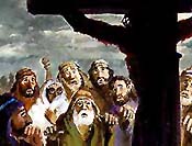 Pessoas contemplaram Jesus pendurado na cruz. Sob copyright.